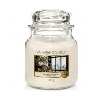 Yankee Candle Vonná svíčka Classic střední  Surprise Snowfall 411 g