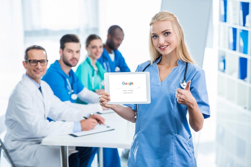 Google  jako dermatologický asistent